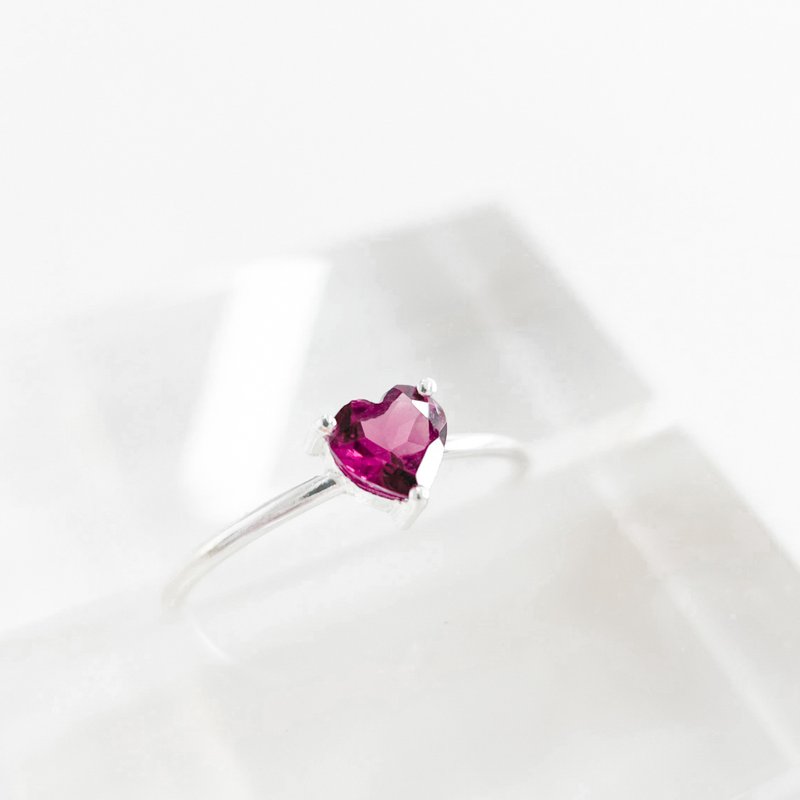 / Heartbeat / Heart-Shaped Rhodolite Garnet 925 Sterling Silver Ring - แหวนทั่วไป - เครื่องเพชรพลอย สีแดง