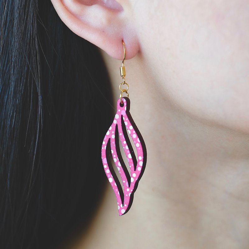 Wood earrings-Spiral Pink - ต่างหู - ไม้ สึชมพู