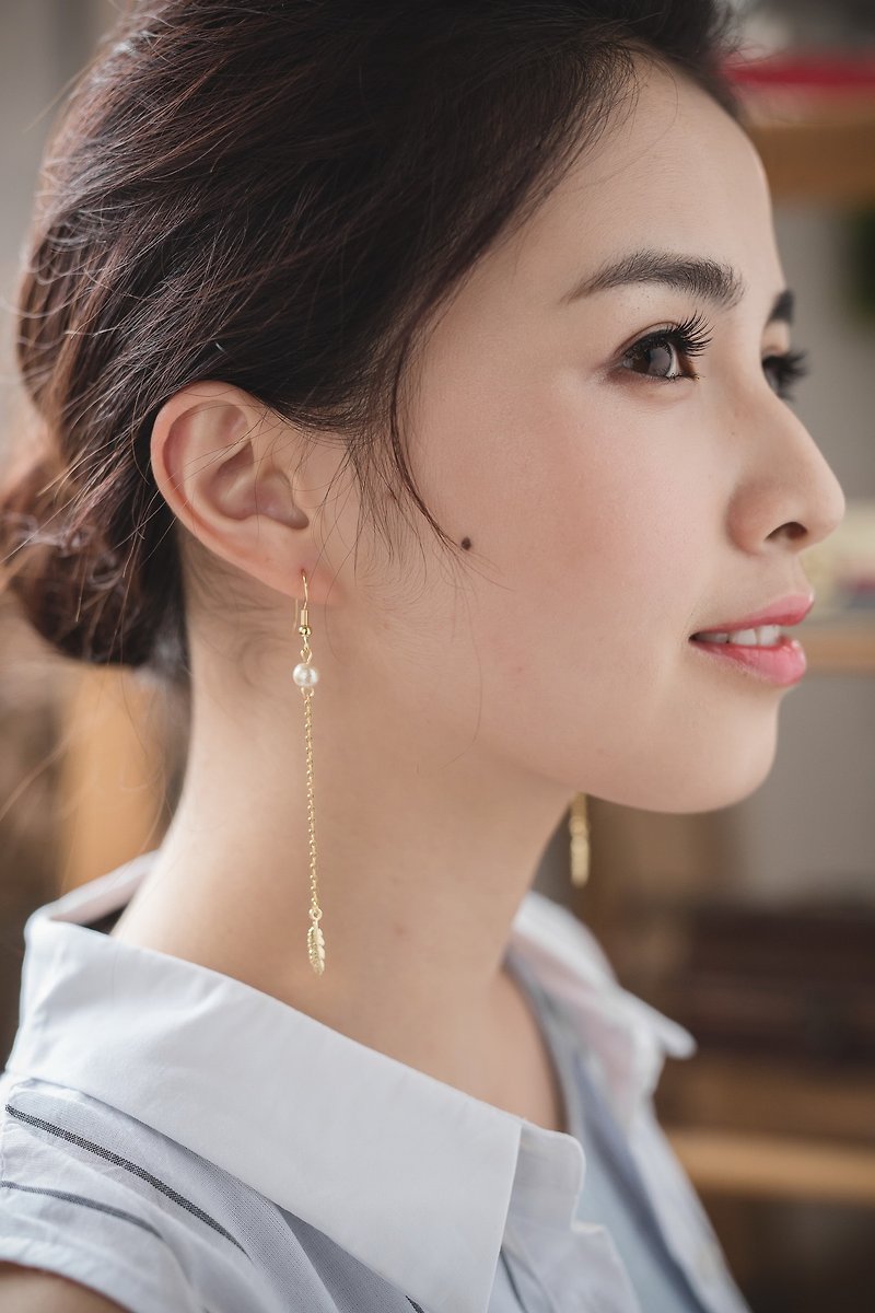 925 Sterling Silver Cotton Pearl Earrings-Feather Long Earrings Design - ต่างหู - โลหะ สีทอง