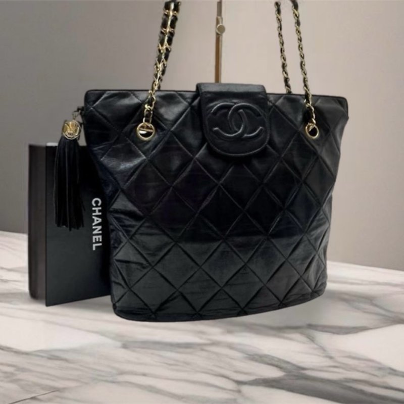 Rare second-hand Chanel black gold tassel chain leather bucket small tote bag single shoulder side bag - กระเป๋าแมสเซนเจอร์ - หนังแท้ สีดำ