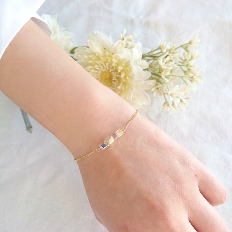 Cube Swarovski delicate bracelet - สร้อยข้อมือ - แก้ว สีทอง