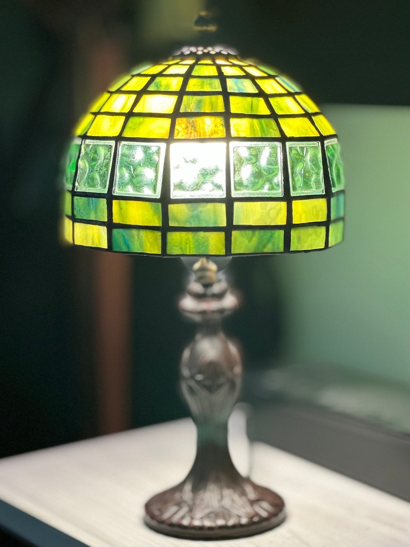 手作りのレトロな象嵌ガラスのテーブルランプ - 照明・ランプ - ガラス グリーン