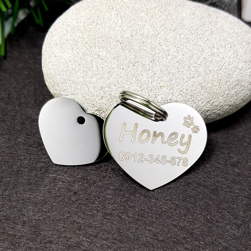 Heart Dog ID Tag in Stainless Steel - หมอน - วัสดุอื่นๆ สีเงิน