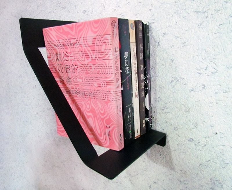 โลหะ เฟอร์นิเจอร์อื่น ๆ สีดำ - Wall-mounted bookshelves, different from ordinary bookcases, provide living proposals with different atmospheres