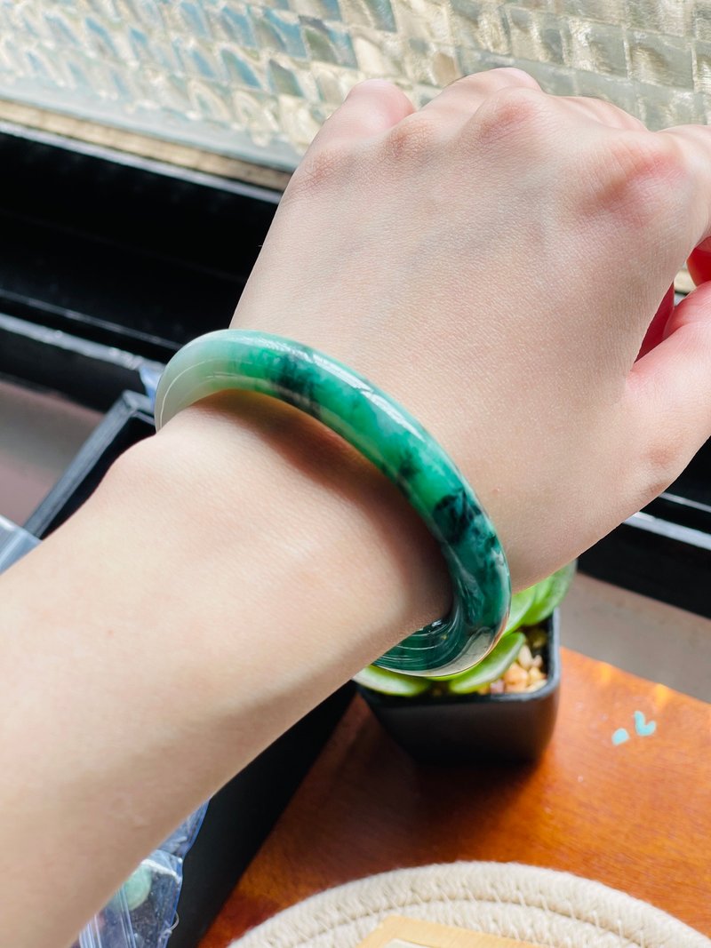 Burmese natural jadeite spicy green three-color characteristic bracelet (hand circumference 16.5) - สร้อยข้อมือ - หยก 