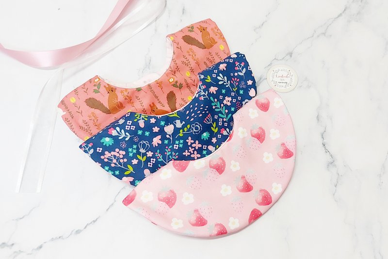 Fast shipping [three-piece doudou set] discounted handmade saliva bibs (3 round pockets) - for personal use - full moon gift box - ผ้ากันเปื้อน - ผ้าฝ้าย/ผ้าลินิน 