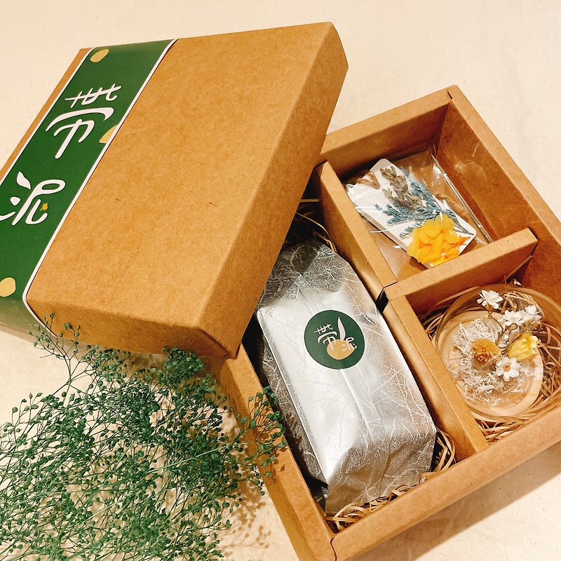 With Mud Studio - Mountain Road Gift Box - Dried Flowers & Bouquets - Plants & Flowers Green