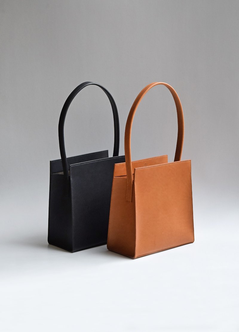 [Shopping shoulder bag Casual bag] (In stock) Vegetable tanned leather/hand-held/simple casual bag - Handbags & Totes - Genuine Leather Black