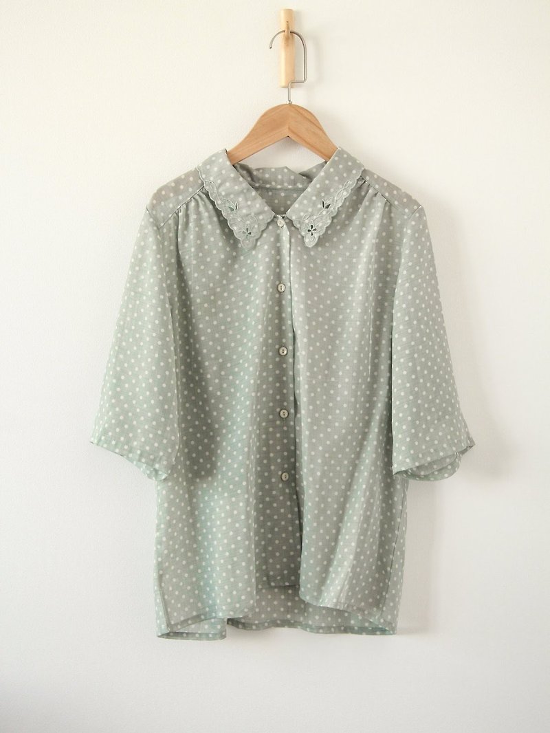 ... (Acorn Girl :: Ancient T-shirt) Celadon Green White Water Jade Flower Collar Fog Sense Short Sleeve Shirt - Women's Tops - Other Materials Green
