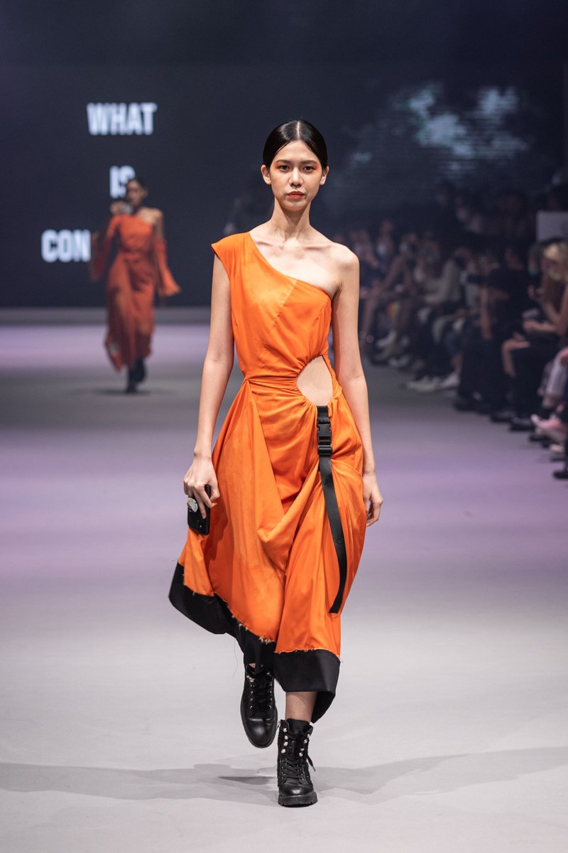 21SS INF 單肩鏤空垂墜洋裝 (秀上款) - 洋裝/連身裙 - 聚酯纖維 橘色