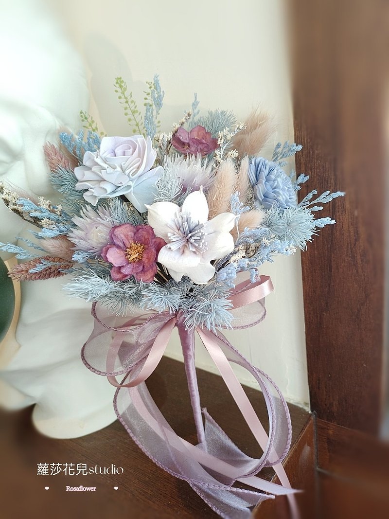 ローザの花バーガンディ、紫、ブルーのライト ピンクの花束 - ドライフラワー・ブーケ - 寄せ植え・花 