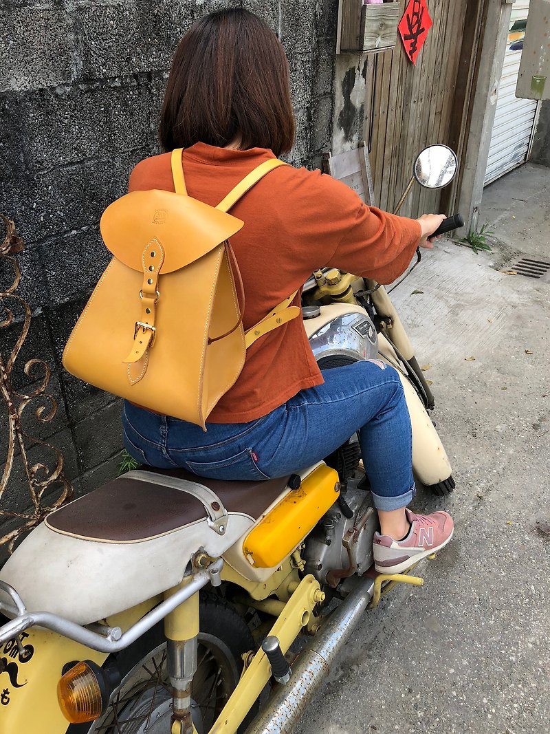 Leather backpack - กระเป๋าเป้สะพายหลัง - หนังแท้ สีเหลือง