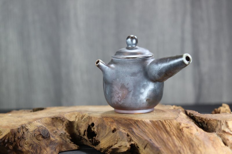 【送禮好物】220ml 柴燒落灰 側把茶壺 鶯歌名家葉敏祥手作 - 茶壺/茶杯/茶具 - 瓷 