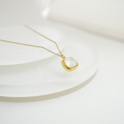 NAoTjewelry Necklace Crystal glass White Opal Necklace 可爱 項鍊 廣場 Swarovski 蛋白石