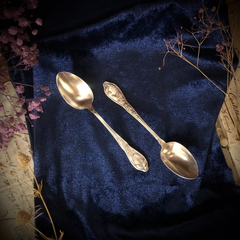 A pair of French Boulenger Art Nouveau Silver embossed floral dessert spoons - Cutlery & Flatware - Silver Silver