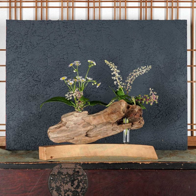 お気に入りの季節の花を飾って気持ちの良い空間を作ってみませんか　流木の花器、木の花瓶、花器、小さな花瓶、１０５ - 花瓶/花器 - 木頭 咖啡色