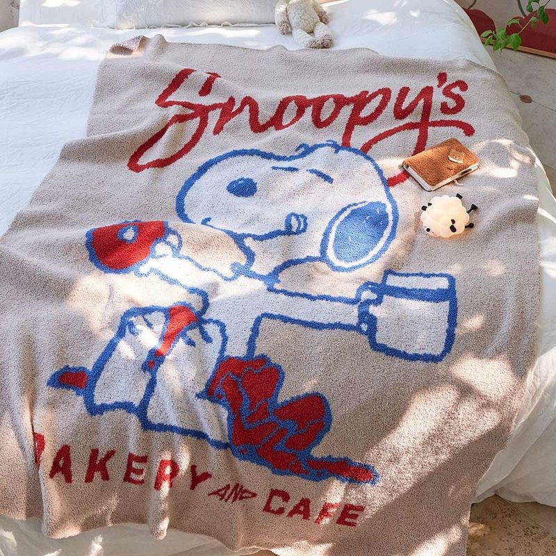 [HOYACASA x Snoopy Collaboration] Soft Knitted Half Velvet Blanket for Tea Time - Single - ผ้าห่ม - ไฟเบอร์อื่นๆ สีกากี