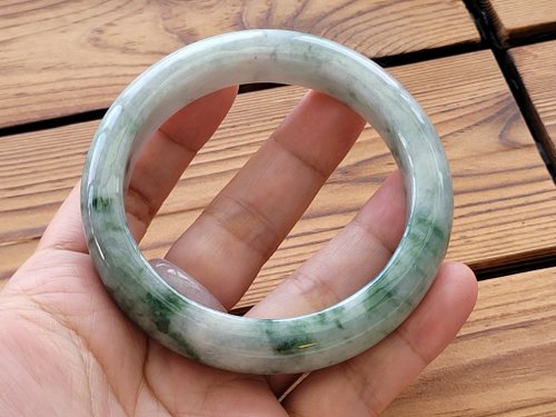 純粋な翡翠] 天然翡翠のグリーンに浮かぶ花、スマートで寛大で