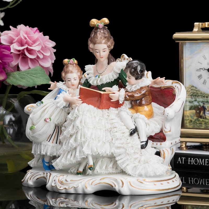 German-made Dresden Warm Moment fully handmade classic lace porcelain doll classical statue - ของวางตกแต่ง - เครื่องลายคราม 