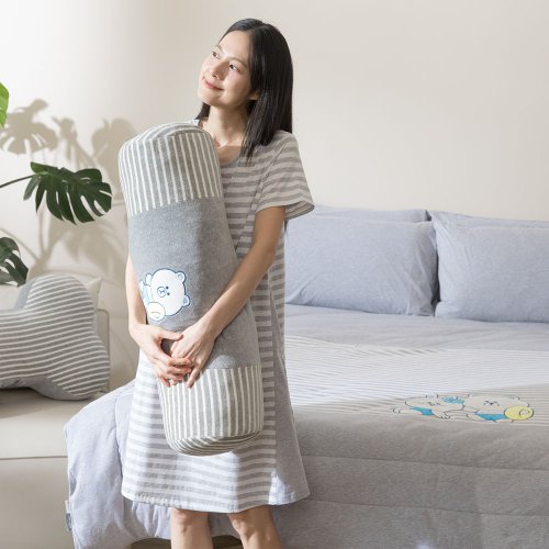 YVONNE COLLECTION以旺傢飾 LINE FRIENDS 熊大假期圓筒長抱枕