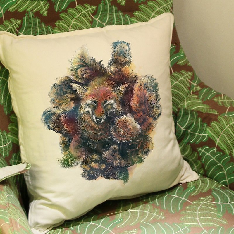 Nine-Tailed Fox: Hand-painted Pillow - หมอน - ผ้าฝ้าย/ผ้าลินิน ขาว
