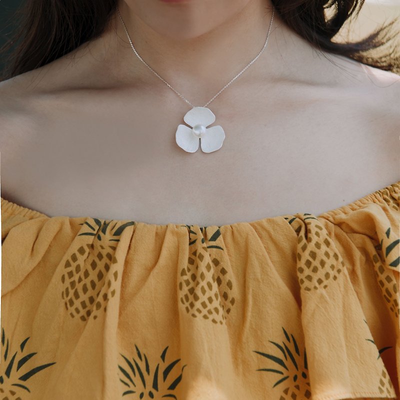 Bare Flower - Sterling Silver Necklace / White - Necklaces - Sterling Silver Silver