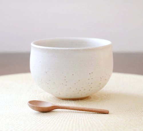 AmetsuchiKaoru Handwork & Art Studio 白マット釉のほっこりボウル / お抹茶やスープ、カフェオレにも