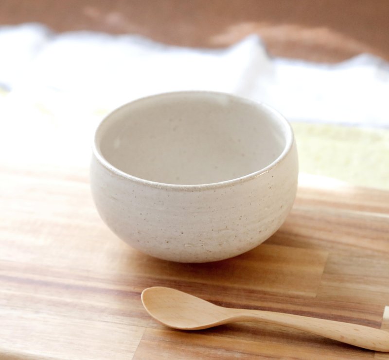 白マット釉のほっこりボウル / お抹茶やスープなどに - 茶碗・ボウル - 陶器 ホワイト