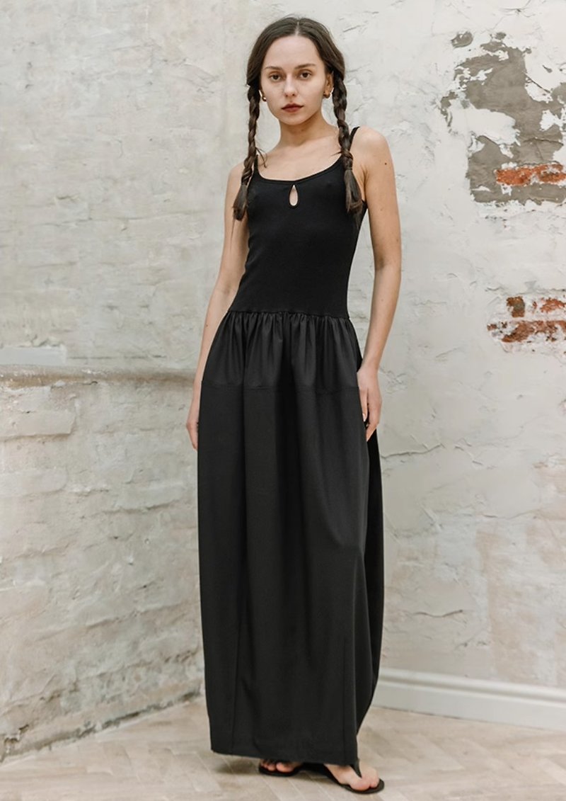 French minimalist hollow knitted cocoon dress - ชุดเดรส - วัสดุอื่นๆ สีดำ