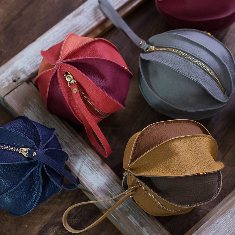 Pinkoi limited-leather clutch storage bag Ballon Pouch deformable gift packaging - กระเป๋าคลัทช์ - หนังแท้ สีแดง