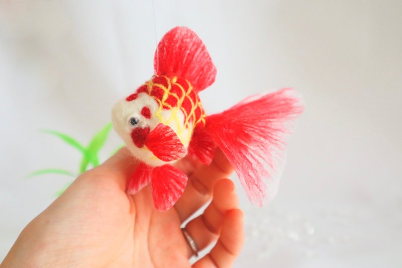 たゆたう金魚モビールS-白い顔の更紗琉金- - 人形・フィギュア - ウール レッド