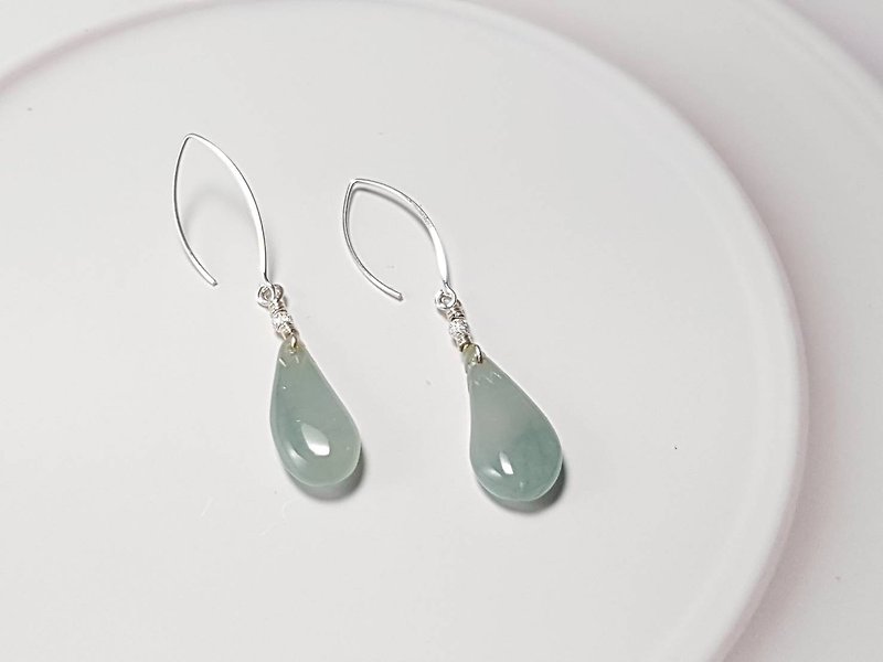 現貨 天然糯冰種水滴形翡翠 極簡造型銀勾耳環 僅此一對 - 耳環/耳夾 - 玉石 綠色