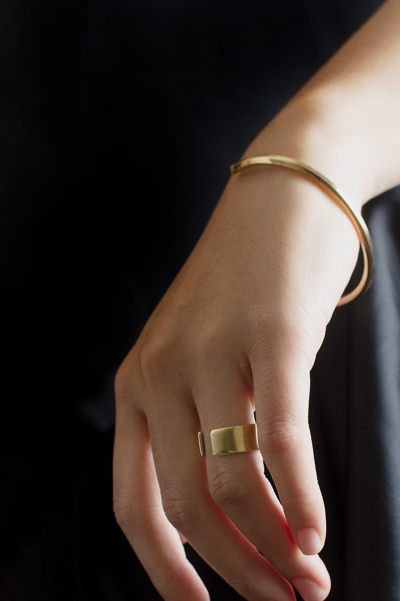 Wander With Lumiere A Little Tough Thick Gold Ring - แหวนทั่วไป - ทองแดงทองเหลือง สีทอง