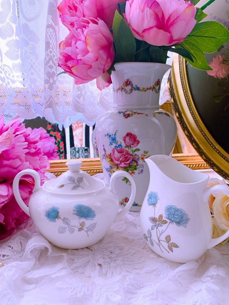 英國骨瓷皇家御用Wedgwood Ice Rose冰玫瑰有蓋乃壺糖碗 - 茶壺/茶杯/茶具 - 瓷 藍色