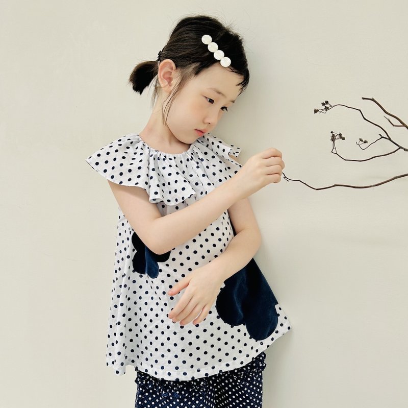 Big flower dotted white flower collar top/back button children's clothing - Tops & T-Shirts - Cotton & Hemp White