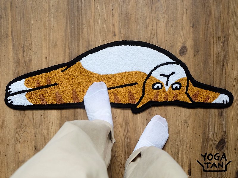 Tan Ajia Painting Cat Floor Mat | Lying Tabby Cat - พรมปูพื้น - วัสดุอื่นๆ 
