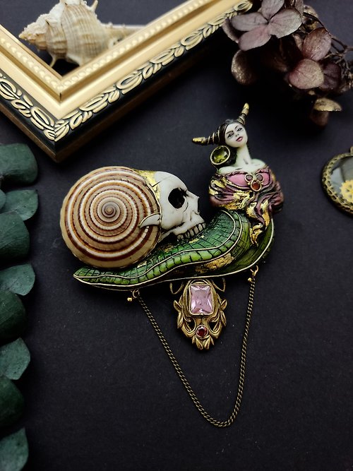 Lorentina Art Nouveau Snail,Vintage Snail, Snail Shell brooch, Brooch with a snail