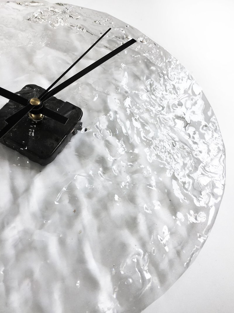 【Sea of the Sea・Fully Transparent・Handmade Wall Clock】30cm - Clocks - Plastic White