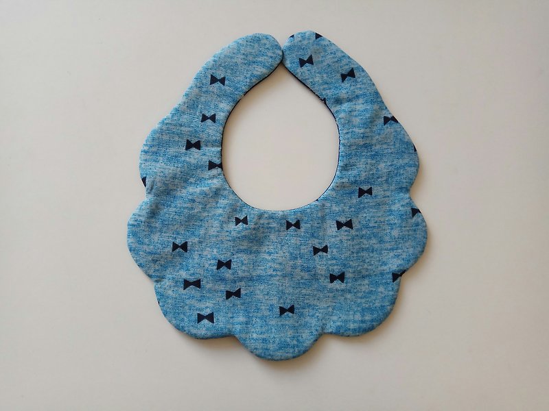 日本綿紗布 藍底小蝴蝶結  棉紗款雲狀圍兜 嬰兒圍兜 口水巾 - 滿月禮物 - 棉．麻 多色