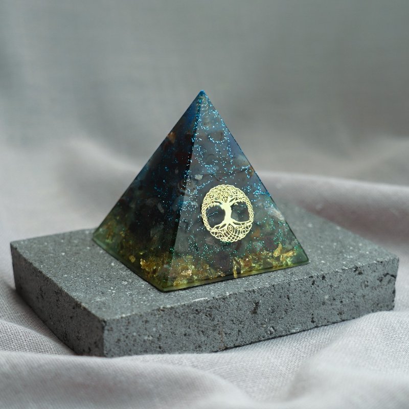 【綠幽靈、藍瑪瑙】奧根水晶能量金字塔Orgonite 6x6 cm - 擺飾/家飾品 - 水晶 多色