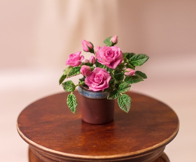ミニチュア鉢植えのバラ、ドールハウスの植物、ジオラマのアクセサリー、スケール1 6 - ショップ HobbitToys 人形・フィギュア -  Pinkoi