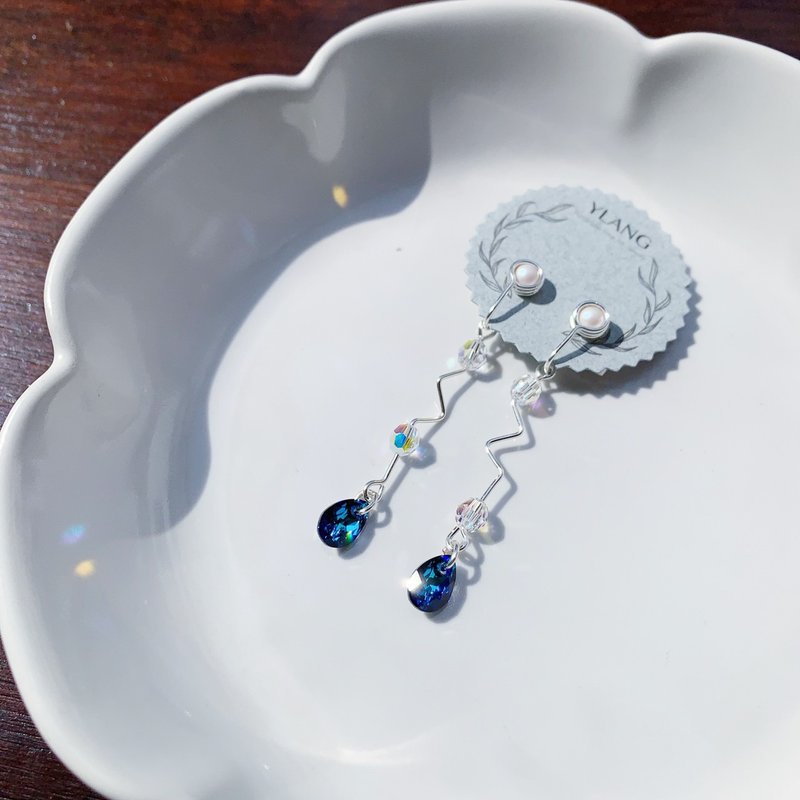 YLANG【純粹】水滴造型耳環Swarovski水晶/藝術銅線 - 耳環/耳夾/耳骨夾 - 其他金屬 多色