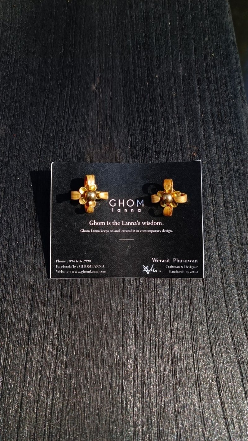 Dok Karnkaew Earrings (Small) - 耳環/耳夾/耳骨夾 - 竹 黃色
