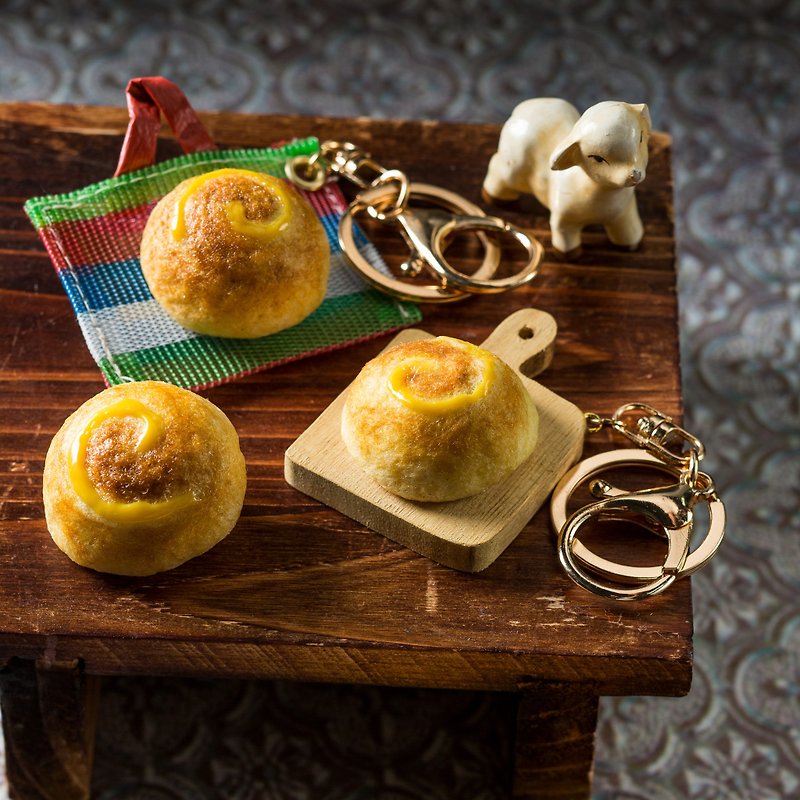 Realistic wool felt mini Klimt bread (magnet/pin/key ring/jelly bag) - ที่ห้อยกุญแจ - ขนแกะ สีเหลือง