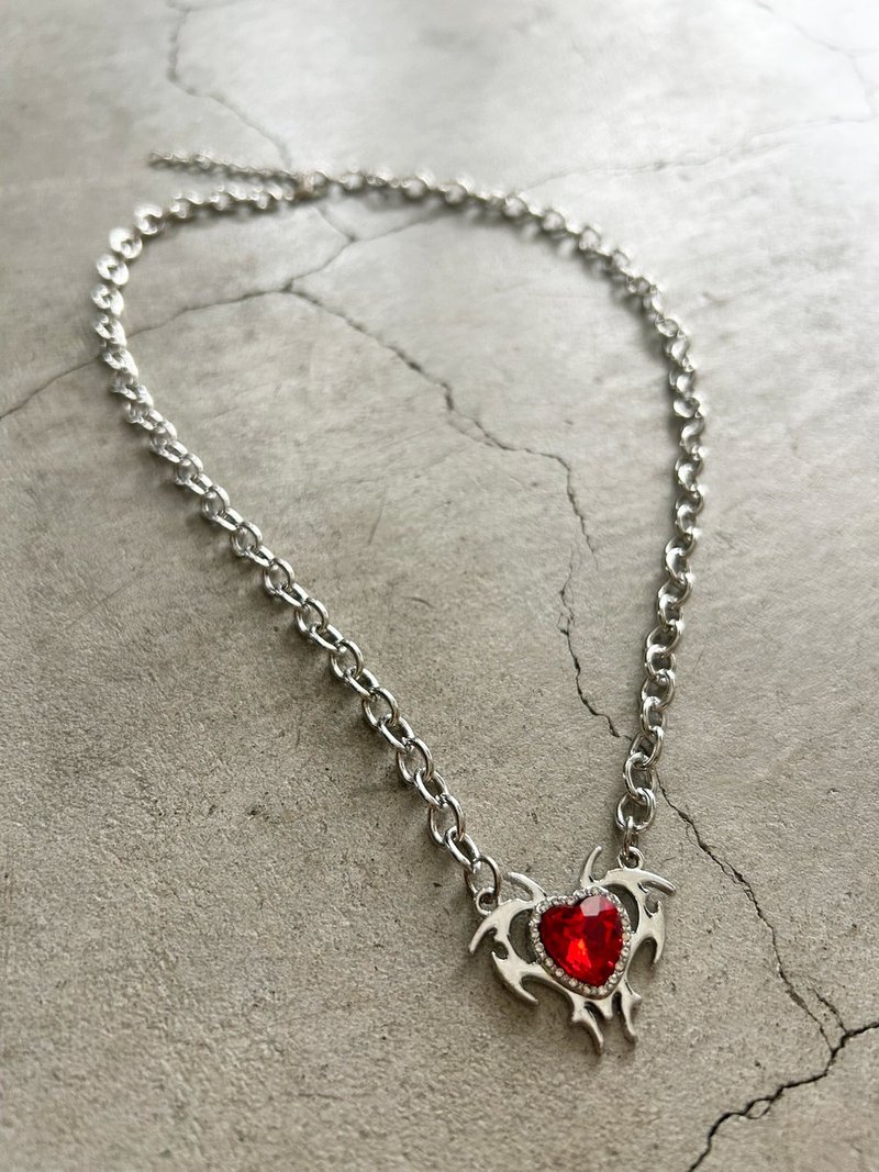 Heart Necklace/Black/Red/ Silver/Hellcatpunks/HCP-AC-0338 - สร้อยคอ - ทองแดงทองเหลือง สีแดง