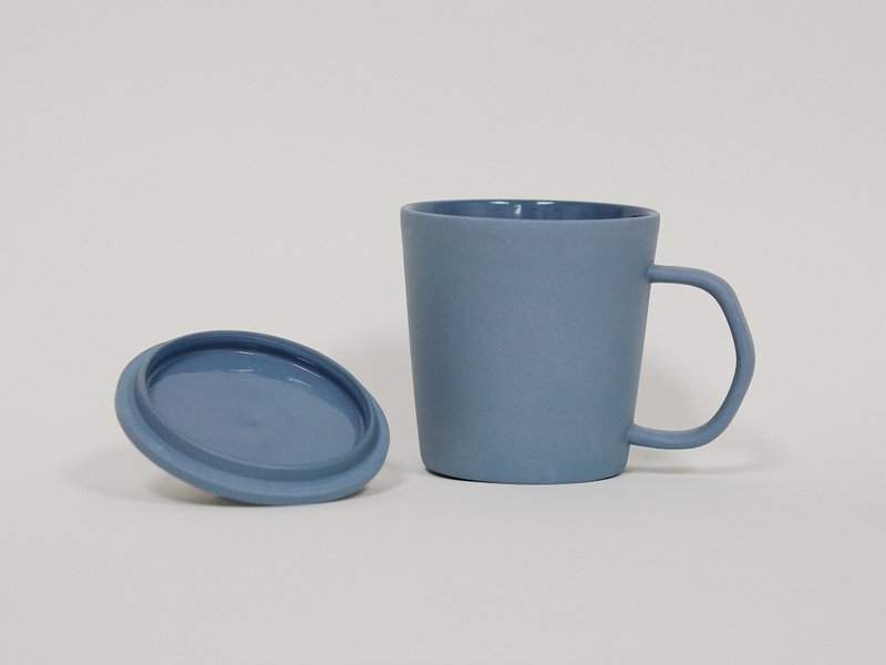 Kaolinite Series - Mug with Lid - Sky Blue - Cups - Porcelain Blue