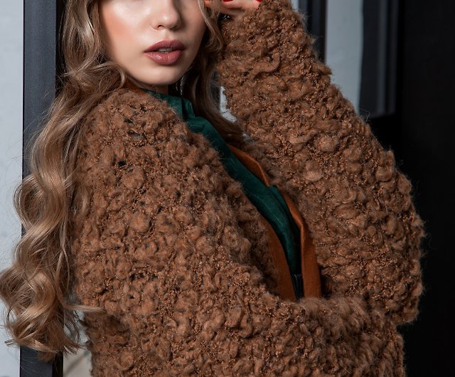 手編みのブラウンモヘアカーディガンコートセーター。棕色馬海毛外
