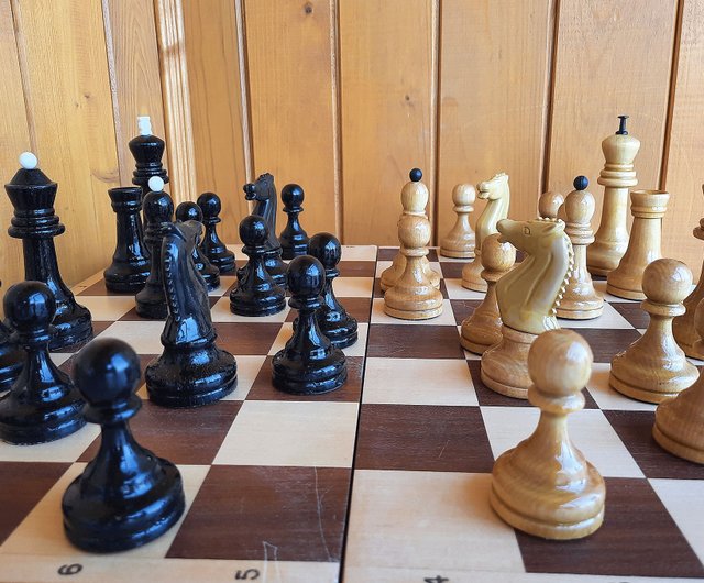 A interesting vintage chess set - Chess Forums 