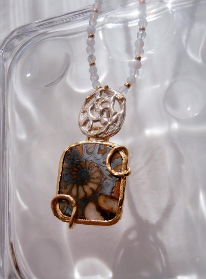 Ammonite of necklace - สร้อยคอ - เครื่องเพชรพลอย สีนำ้ตาล
