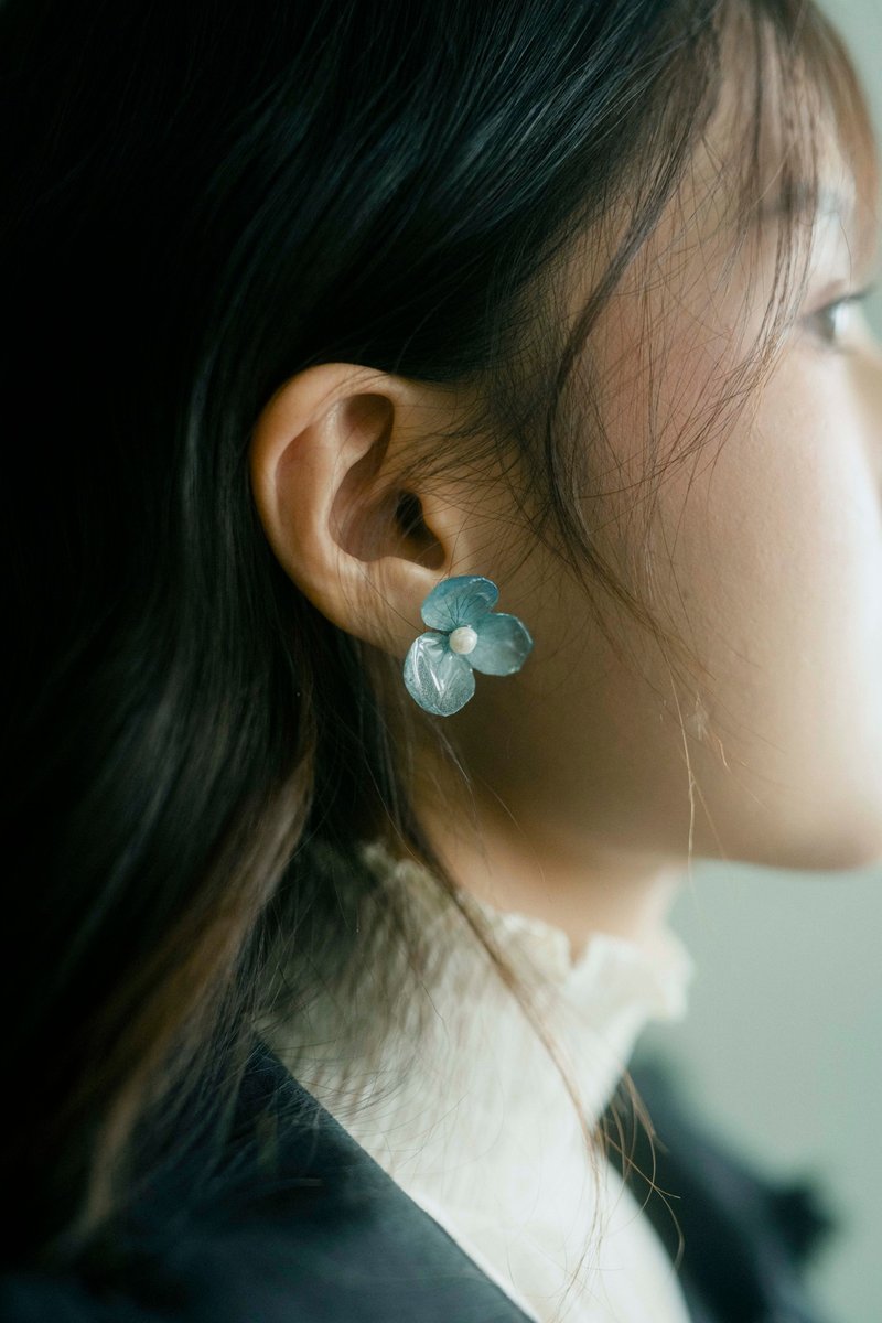 Real Flower- Ariana Earrings - Earrings & Clip-ons - Plants & Flowers Blue